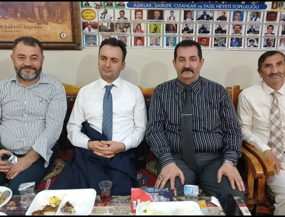 Aşıklar gazetecilerle buluştu