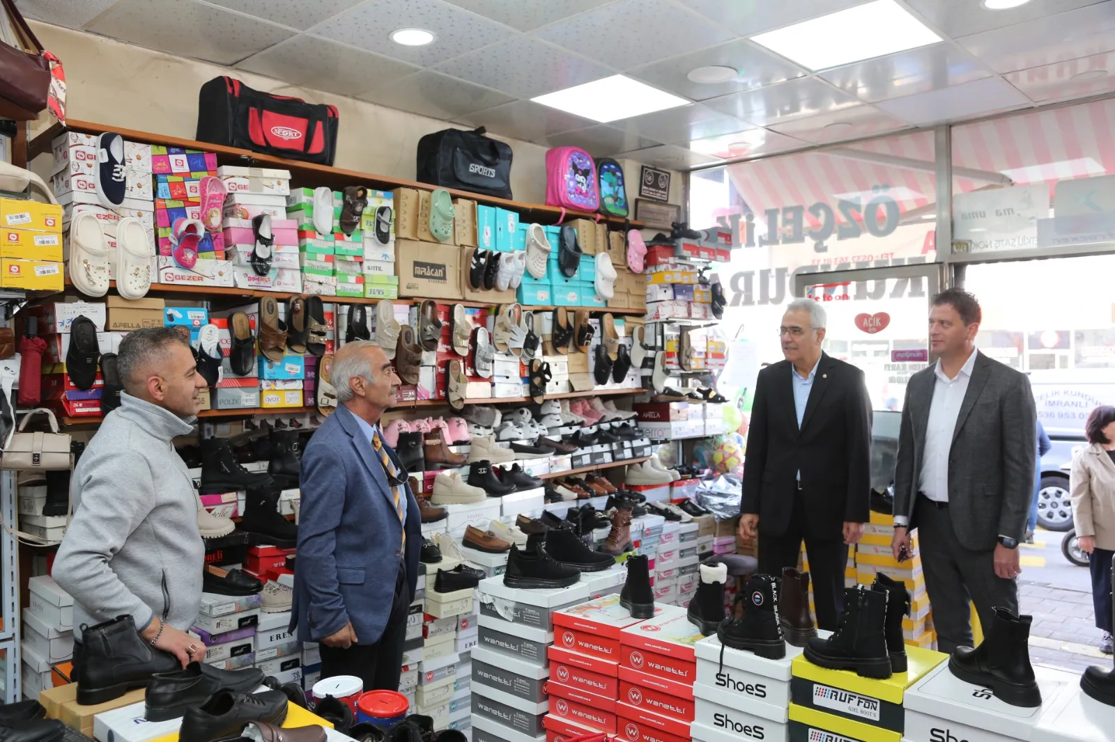 Özdemir, “biz de az laf çok iş”