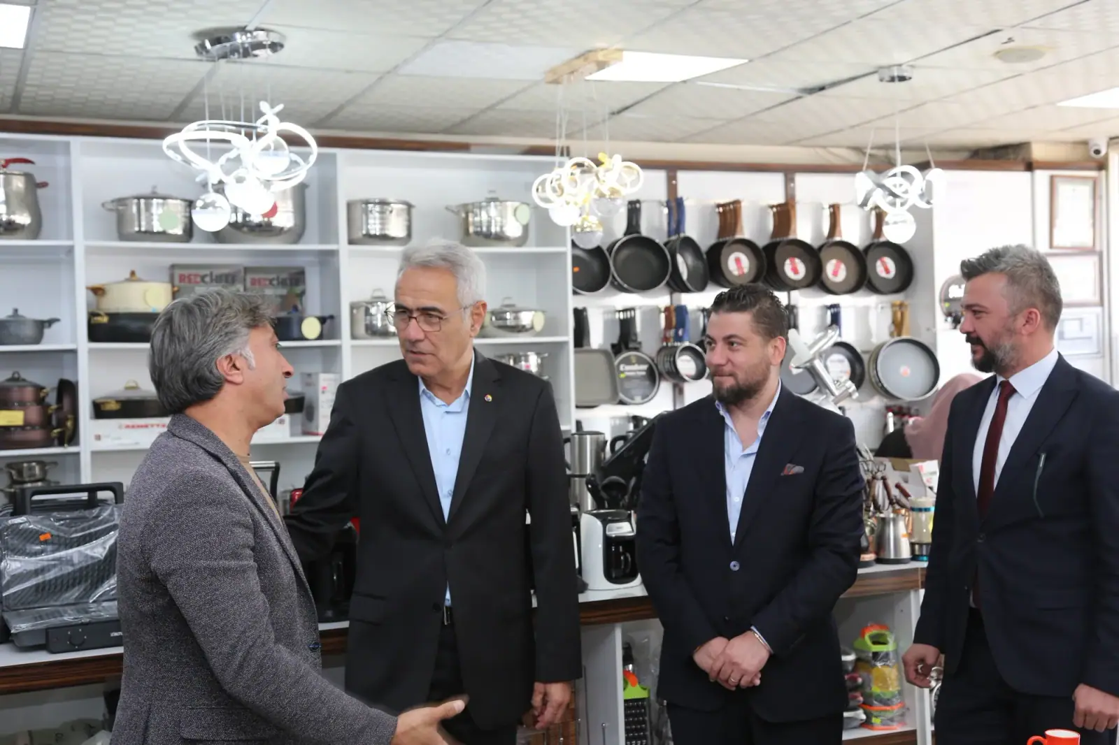 Özdemir, “biz de az laf çok iş”