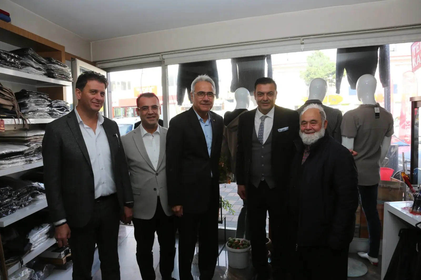 Özdemir, “biz de az laf çok iş”