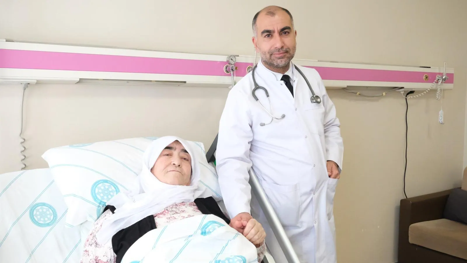 Dev göğüs tümörü çıkarıldı