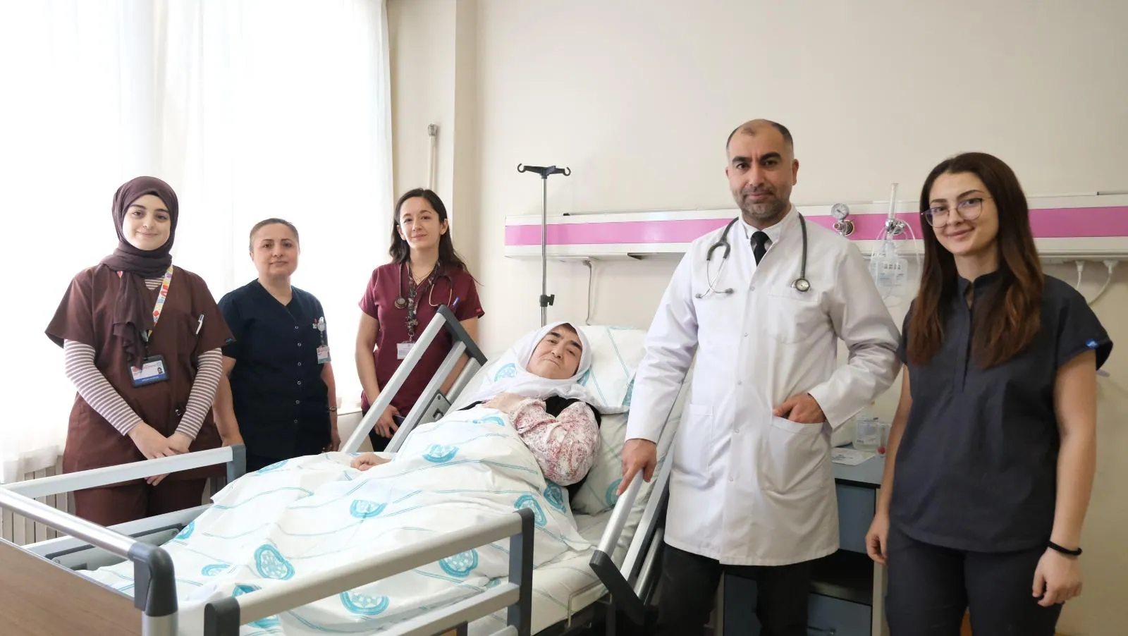 Dev göğüs tümörü çıkarıldı