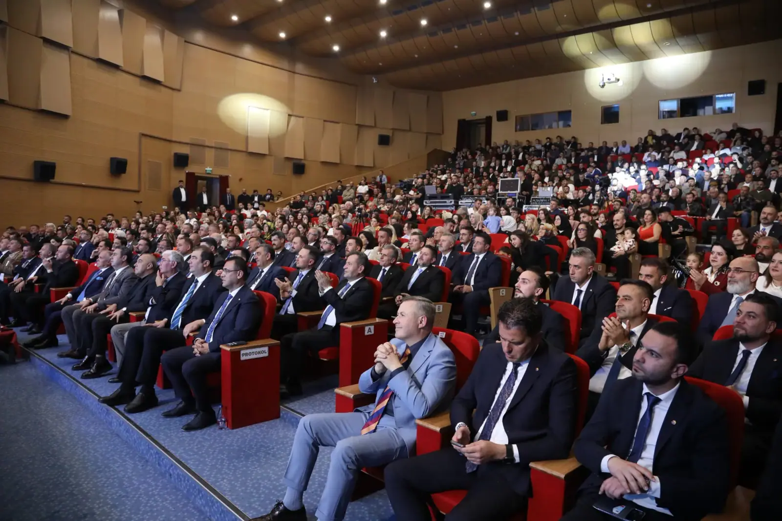Zeki özdemir yeni dönem projelerini ve meclis üyesi adaylarını tanıttı