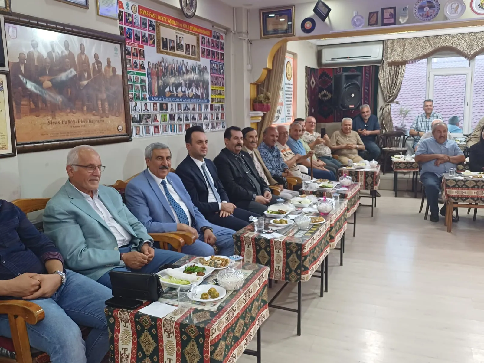 Aşıklar gazetecilerle buluştu